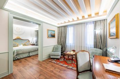 Hotel Monaco & Grand Canal - image 7