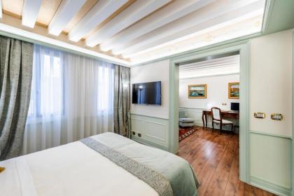 Hotel Monaco & Grand Canal - image 9
