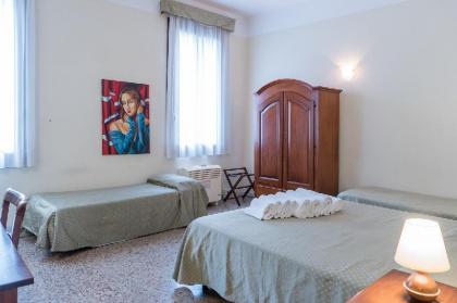 Corte Canal Venice - image 3