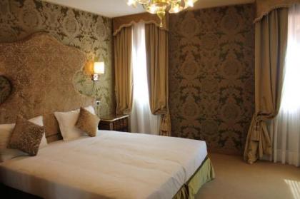 Hotel Casanova - image 1