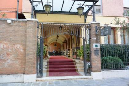 Hotel Belle Arti - image 1