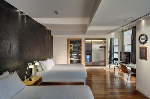 Plaza Hotel - image 3
