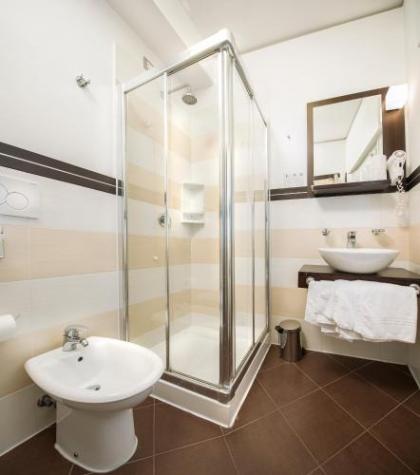 Hotel Petit Palais - image 15
