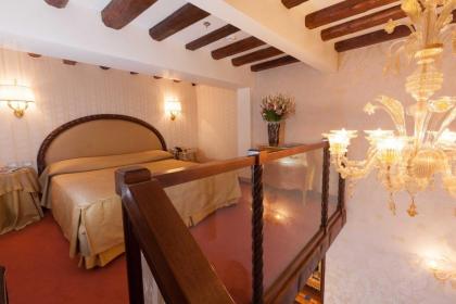 Hotel Palazzo Stern - image 15