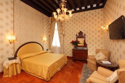 Hotel Palazzo Stern - image 8