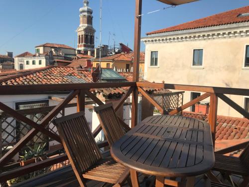Venice Homes & Holidays - main image