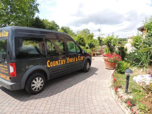 Country House Country Club - main image