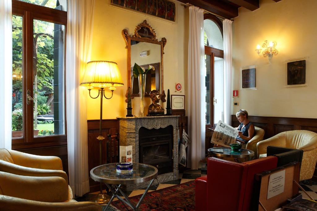 Pensione Accademia - Villa Maravege - image 6