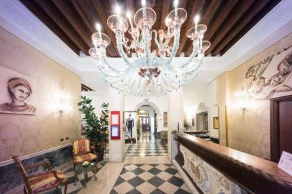 NH Venezia Santa Lucia - image 3