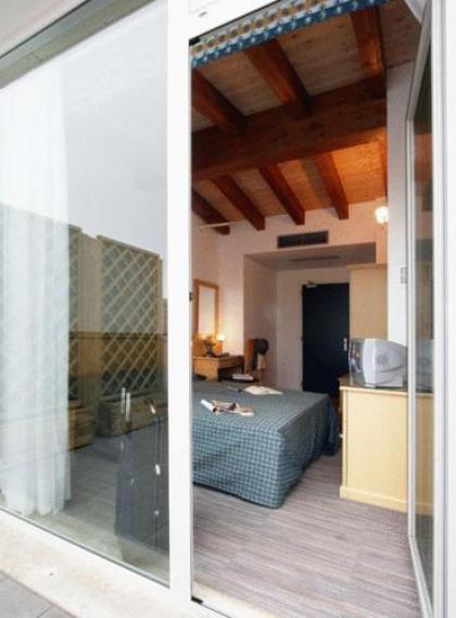 Hotel Mary - image 8
