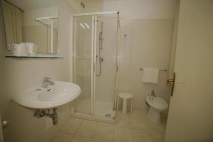 Hotel Canada - image 12