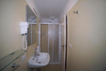 Hotel Canada - image 15