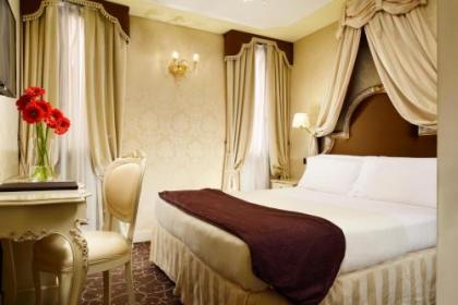 Una Hotel Venezia - image 2
