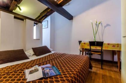 Venice Apartments - image 14