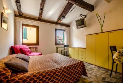 Venice Apartments - image 15