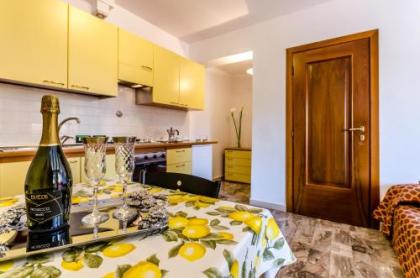 Venice Apartments - image 16