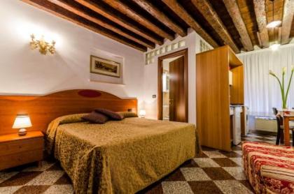 Venice Apartments - image 17