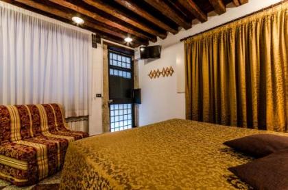 Venice Apartments - image 18