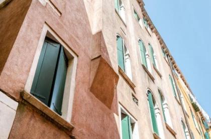 Venice Apartments - image 3