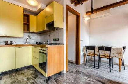 Venice Apartments - image 4