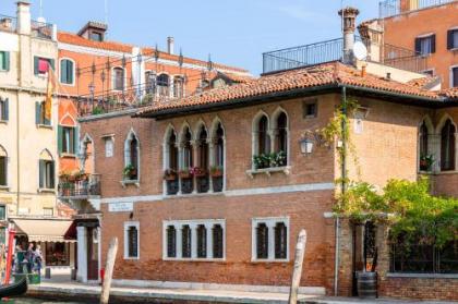 Palazzina Veneziana - image 1