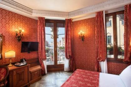 Palazzina Veneziana - image 15