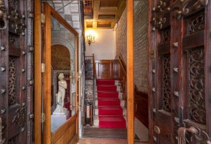 Palazzina Veneziana - image 6
