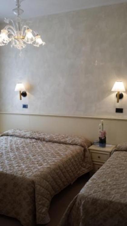 Hotel Carlton Capri - image 7