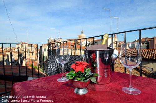 Charming Venice Apartments - image 3