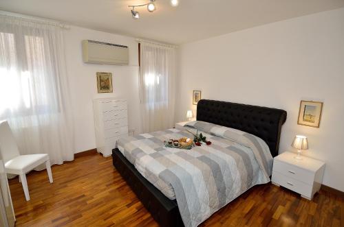 Charming Venice Apartments - image 6