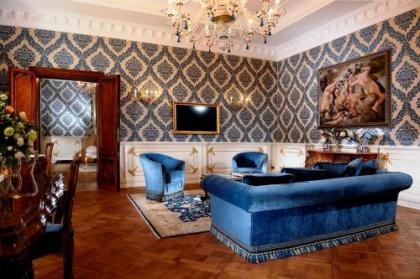 Hotel Ai Reali - Small Luxury Hotels of the World - image 12