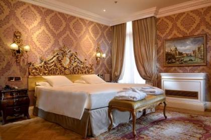 Hotel Ai Reali - Small Luxury Hotels of the World - image 15