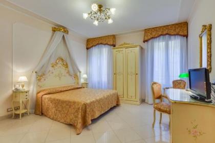 Hotel At Leonard - image 1