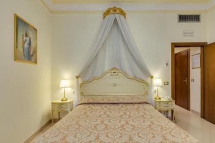 Hotel At Leonard - image 13