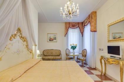 Hotel At Leonard - image 4