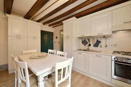 Venezia Apartments - image 10