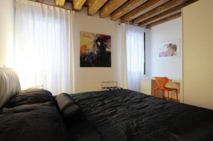 The Lion's House APT1 - image 11