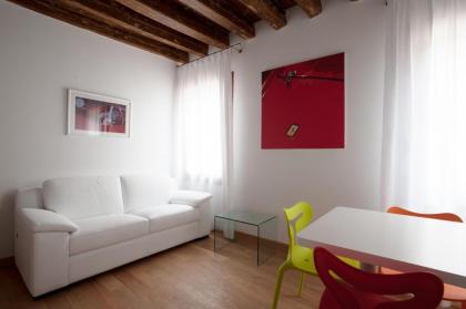 The Lion's House APT1 - image 7