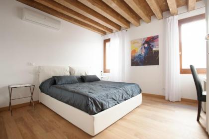 The Lion's House APT1 - image 8