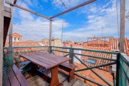 The Lion's House APT4 - image 15