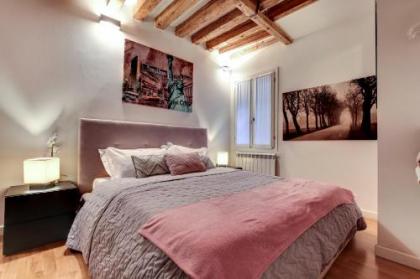 Charming Castello Apartments - image 1