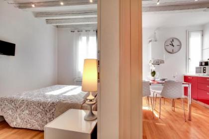 Charming Castello Apartments - image 4