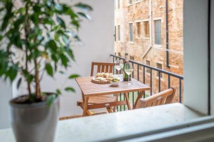 Ca del Mar Venice Luxury Apartments - image 2