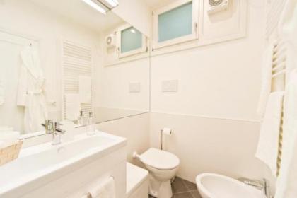 Venice Heaven Apartments Ca Matilde a stone's throw away from Campo Santo Stefano - image 14