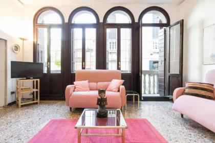 Lustraferi Apartment - image 10