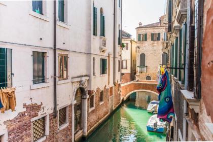 Lustraferi Apartment - image 11
