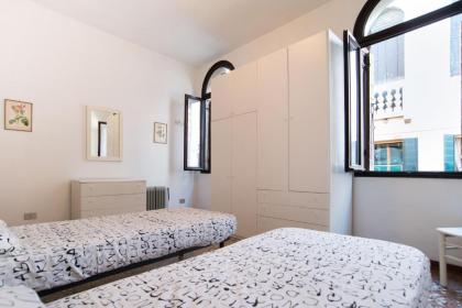Lustraferi Apartment - image 4