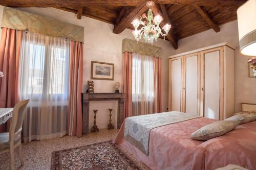 Cà Manzoni Apartment with Terrace - main image