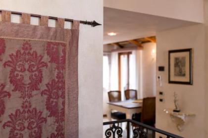 Cà Manzoni Apartment with Terrace - image 20