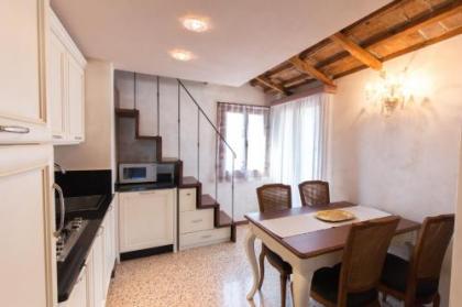 Cà Manzoni Apartment with Terrace - image 8